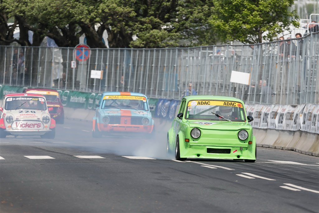 Mini Coopere, Ladaer og Simca 1000 Rallye 2 er med, når Kampf der Zwerge for fjerde gang gæster Classic Race Aarhus. Det sker den 25.-27. maj 2018
(Foto: Classic Race Aarhus – Allan Samsøe Voss)